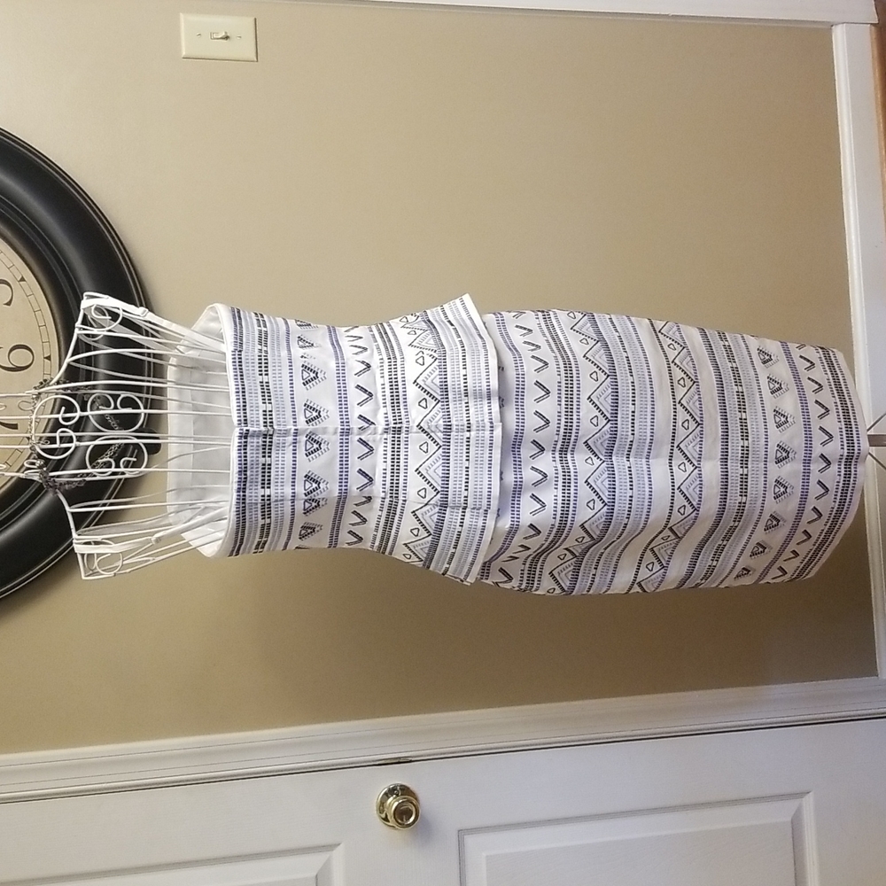 White House Black Market top and skirt - Picture 5 of 15